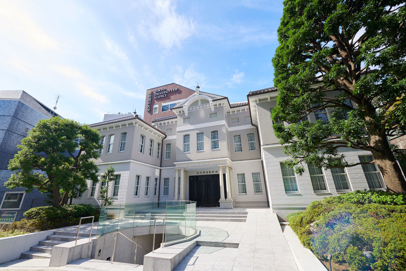 東京理科大学近代科学資料館外観（神楽坂キャンパス）