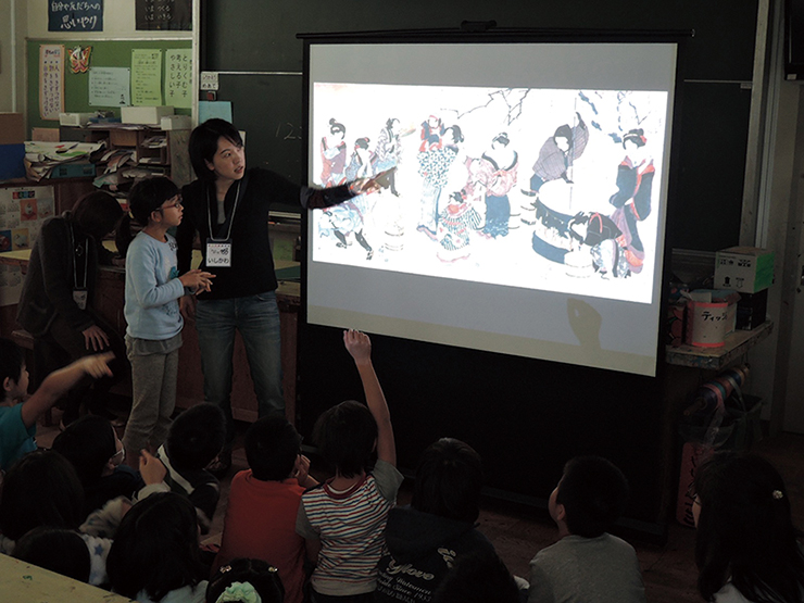 西東京市の小学校で実施している対話型鑑賞の授業風景